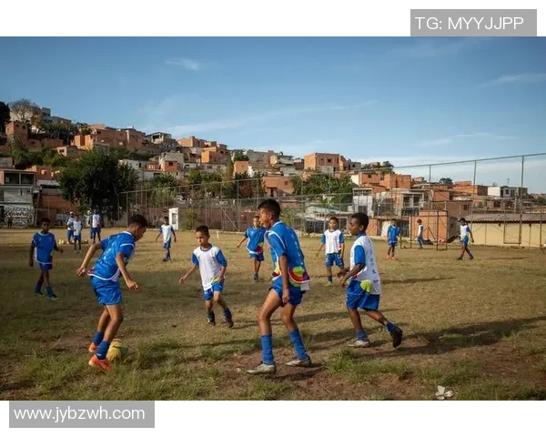 我在绿茵场上追逐梦想 透过汗水与努力书写属于我的传奇